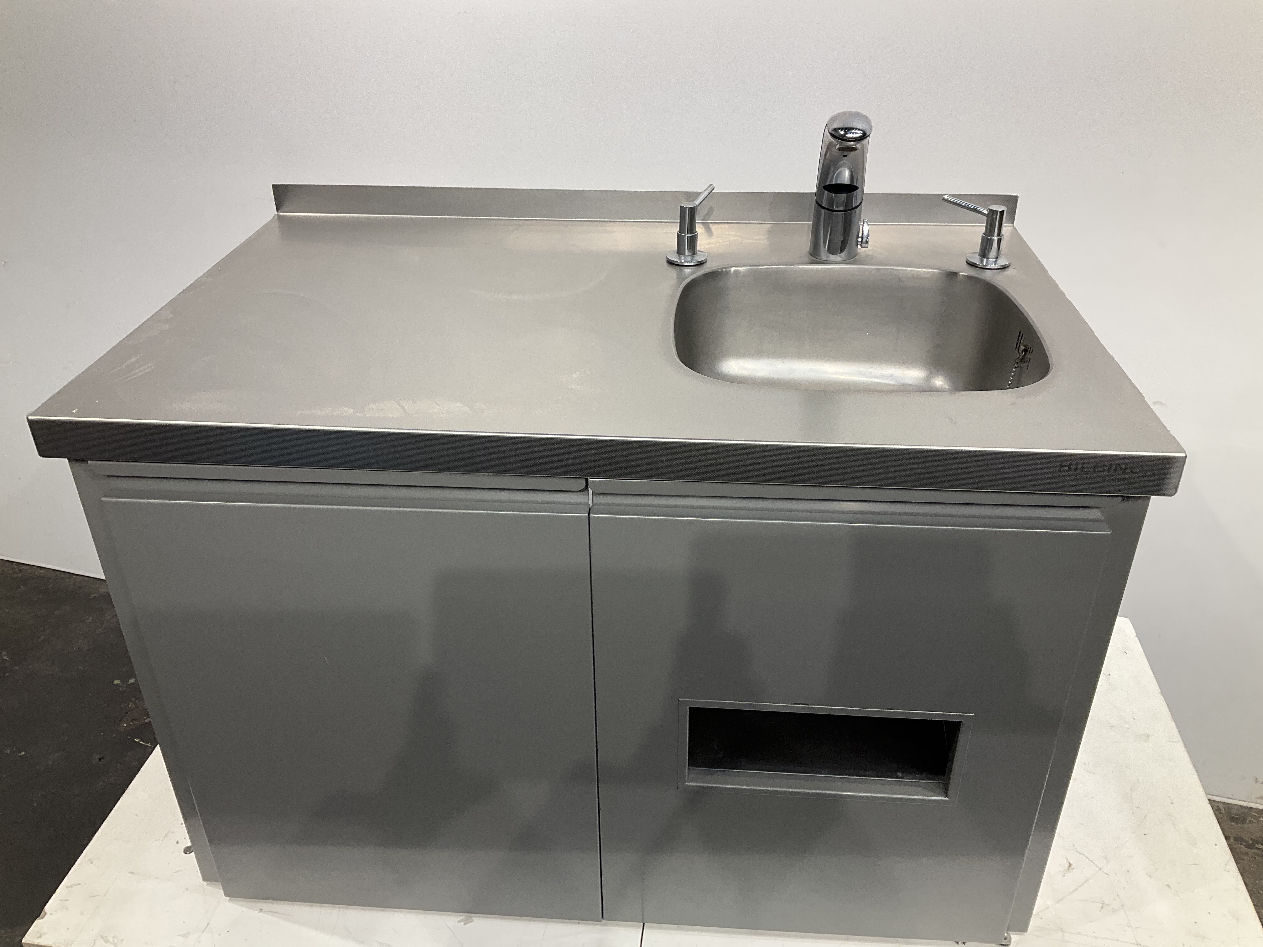 Stainless steel sink / sink made of stainless steel, used