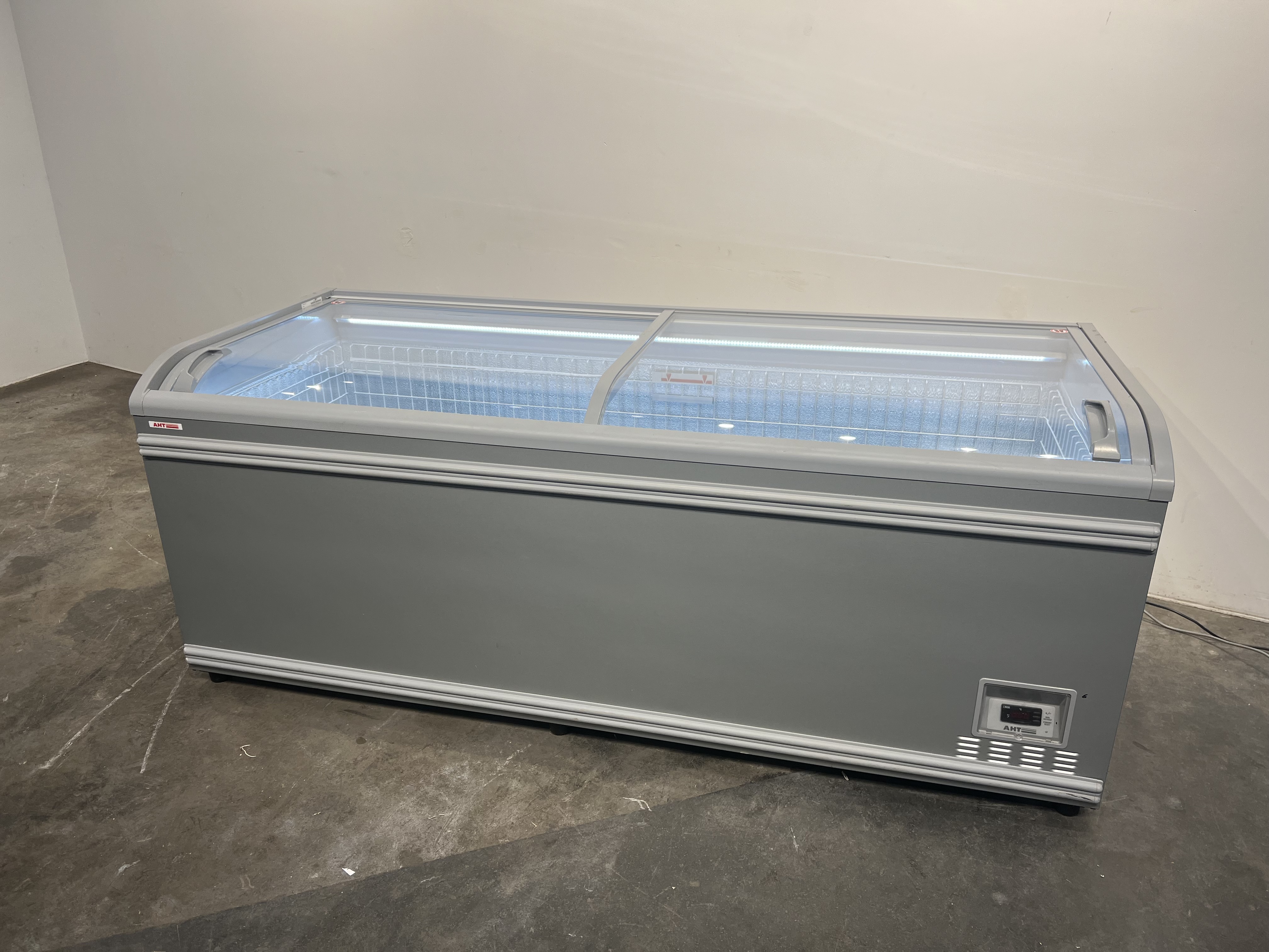 DEEP freezer / deep freezer AHT Paris 210 (-), used