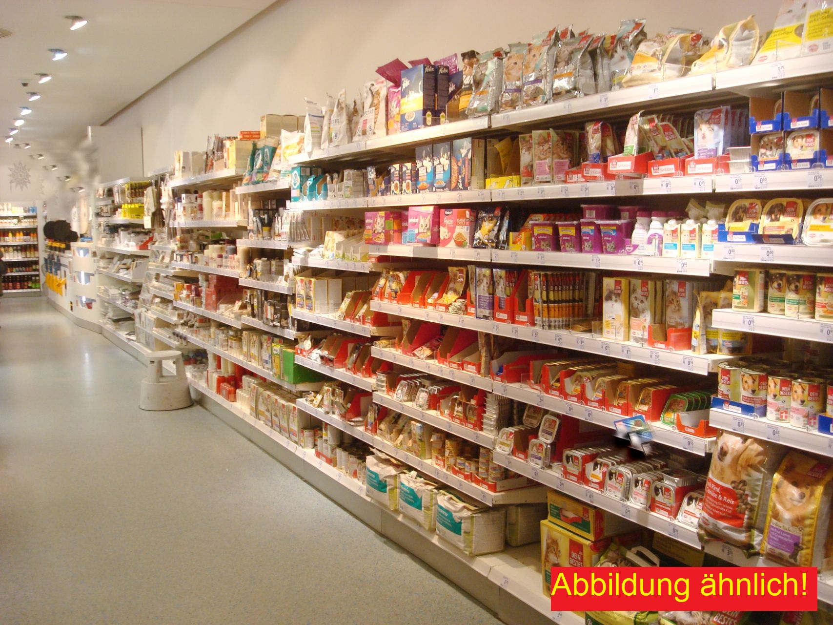 Approx. 113.75 m of drugstore shelves / used shop shelves