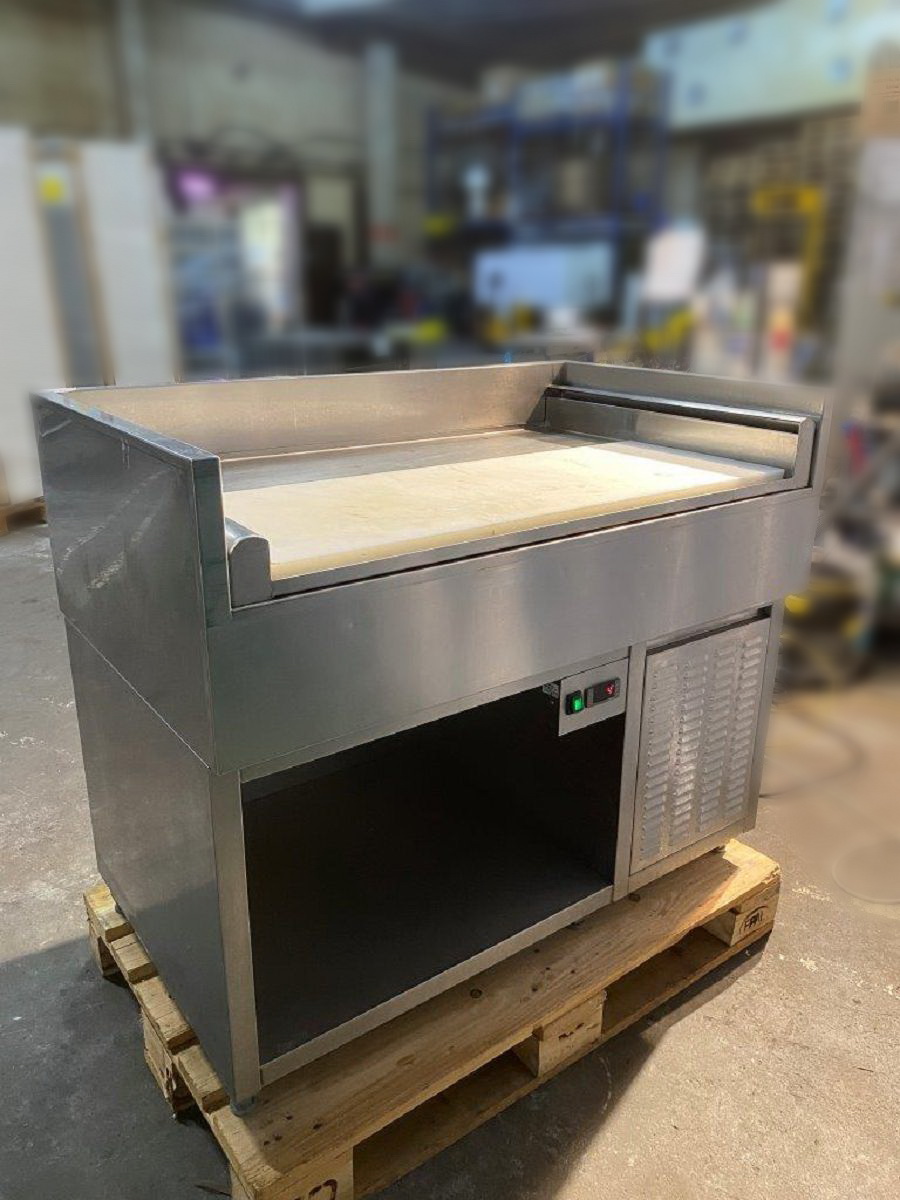 Stainless steel refrigerated table, ready for plugin