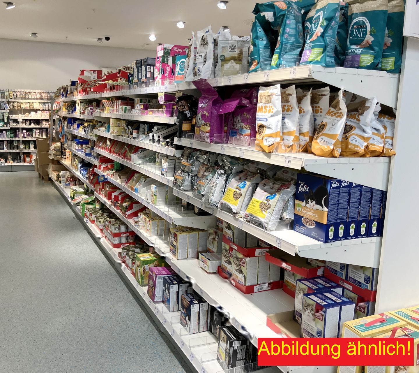 Approx. 121.60 m of drugstore shelves / used shop shelves, suitable for approx. 579 m² of sales area