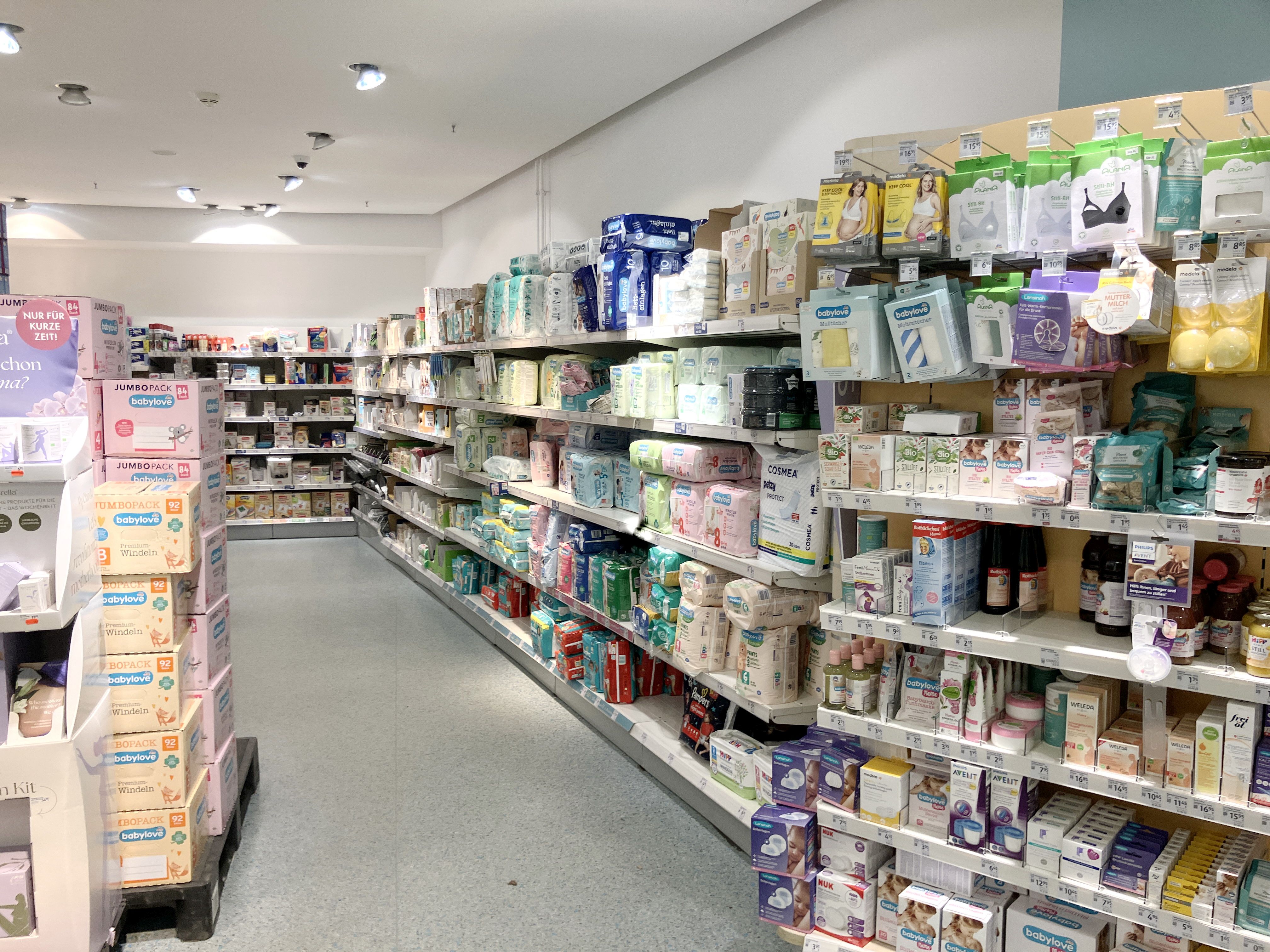 Approx. 122-10 m of drugstore shelves / used shop shelves, suitable for approx. 593 m² of sales area