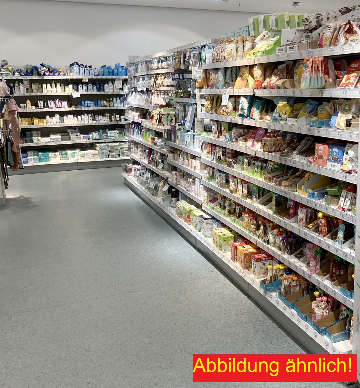 Approx. 134.30 m of drugstore shelves / used shop shelves, suitable for approx. 697 m² of sales area